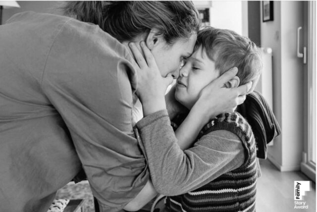 "Ein Tag im Leben einer Familie", so viel kann da passieren, kleine Gesten, Rituale, Alltägliches das so viel über jede einzelne Familie erzählt. Deshalb liebe ich diese langen ganz oder auch halbtags Reportagen immer noch so sehr. Und wenn meine Geschichte dann sogar einen Award bekommen, freue ich mich gleich noch mehr 😁 thanks @thisisreportagefamily for this Story award!

#kalinkaphoto #dokumentarischefamilienfotografie #dokumentarischefamilienfotografie_wien #mamaleben #lebenmitkindern