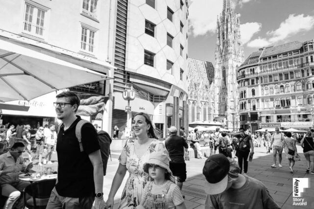 Wien ist meine Heimatstadt. Ich hab eigentlich immer hier gewohnt und ehrlich gesagt weiß ich nicht wo ich lieber wohnen würde. Vor einiger Zeit hab ich diese Familie bei ihrem Wien Stadt Urlaub begleitet und es war so schön und auch lustig zu sehen wie sie mein Wien als Gäste erleben. Wie sieht dein Tag mit deinen Liebsten in Wien (als Gast) aus? Ich freue mich wenn ich euch dabei mit meiner Kamera begleiten darf ☺️
Thank you so much @thisisreportagefamily for another story award 😍

#dokumentarischefamilienfotografen #dokumentarischefamilienfotografie_wien #wientourismus #familienfotografie_wien #wienliebe