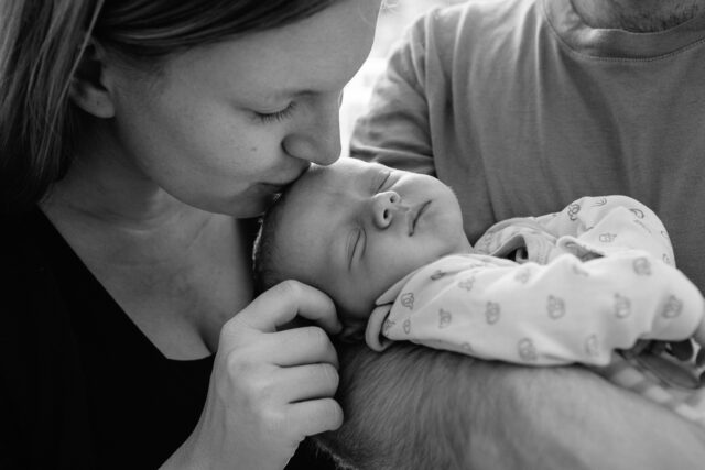Liebe sichtbar machen, das ist für mich immer noch einer der Hauptgründe warum ich die Kamera in die Hand nehme. 

#neugeborenenfotografie #natürlicheundauthentischefamilienfotografie #familienfotografiewien #mutterliebe